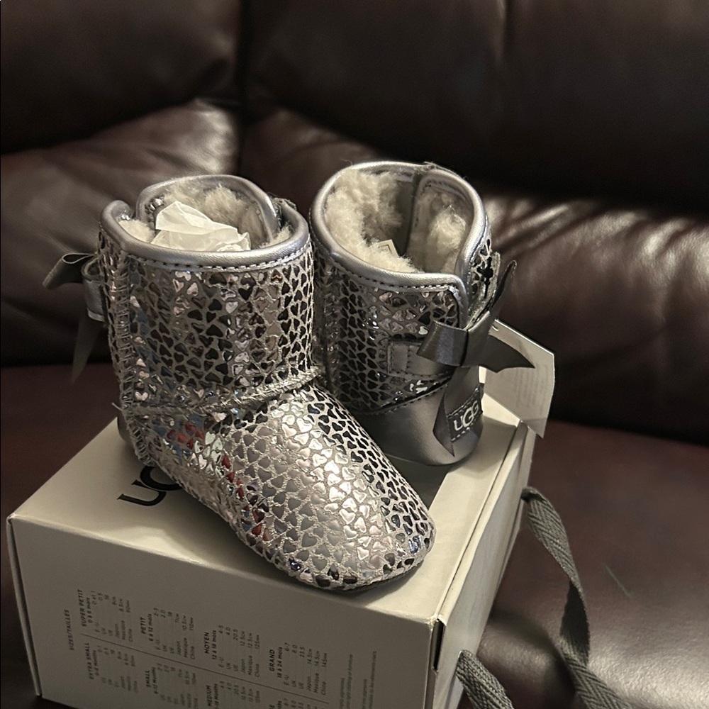 UGG Baby Shimmering Silver Boots baby 4/5 infant